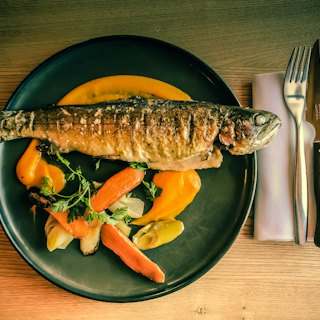 Merluza en salsa verde con patata cocida
